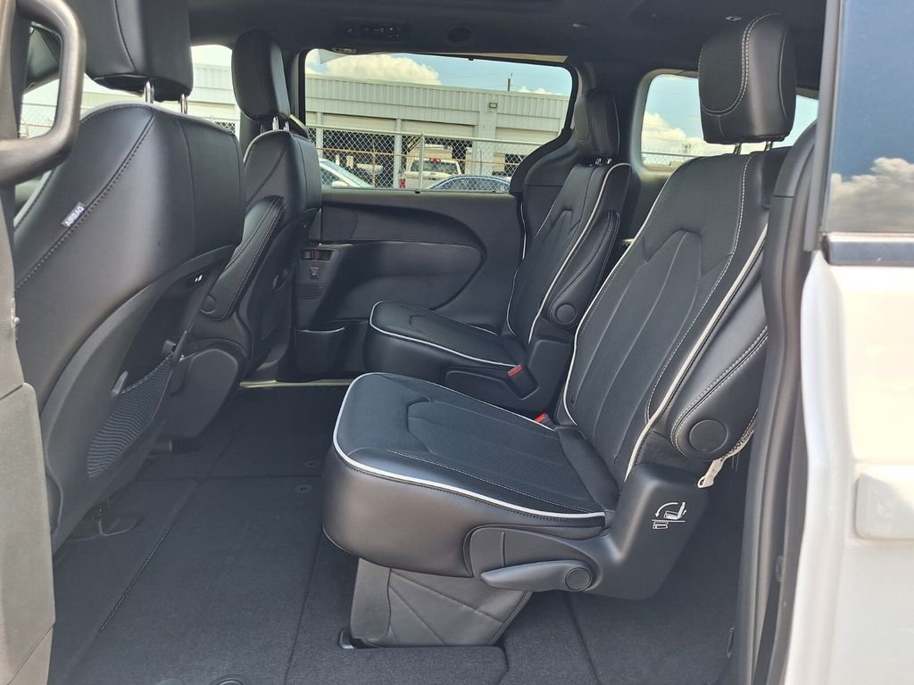 2026 Chrysler Pacifica Limited - Photo 11