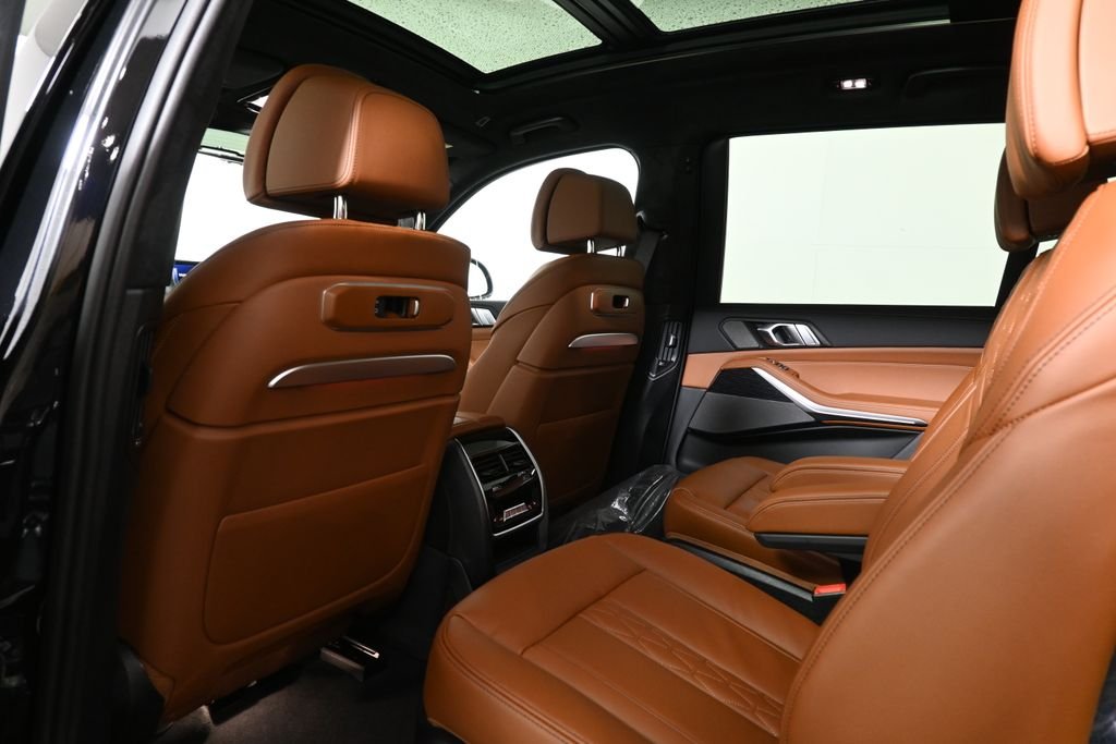 New 2027 Black Sapphire Metallic BMW M60i image 32