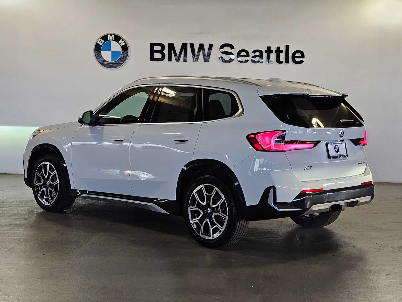 New 2026 Alpine White BMW xDrive28i image 4