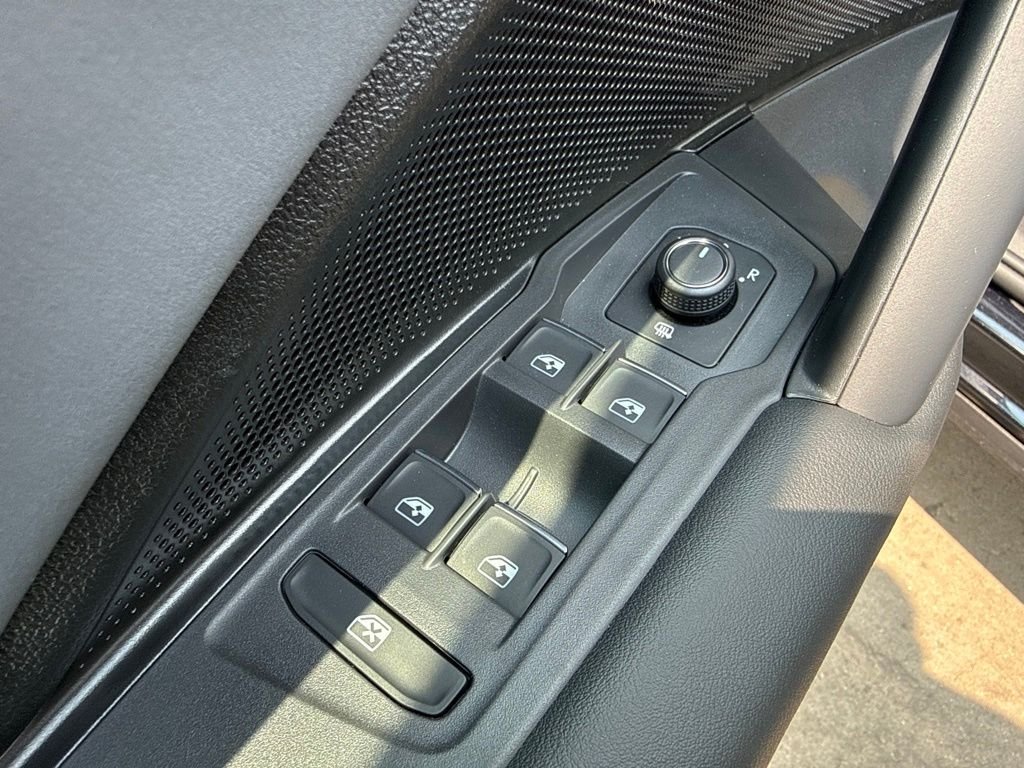 New 2026 Deep Black Pearl Volkswagen 2.0T SE image 11