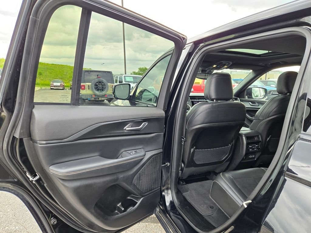 Used 2023 Black Jeep Altitude X image 29