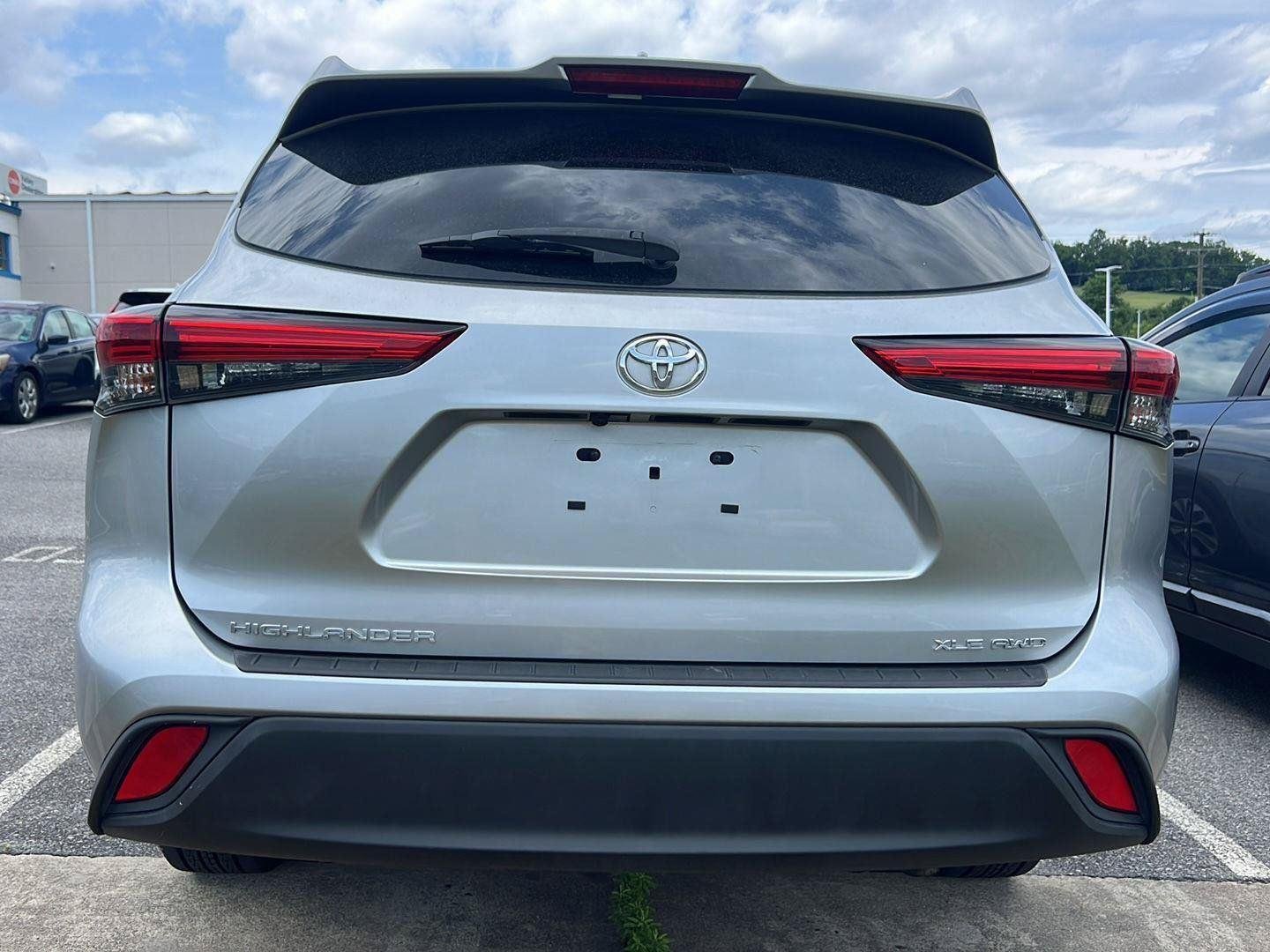 Used 2022 Celestial Silver Metallic Toyota XLE image 4