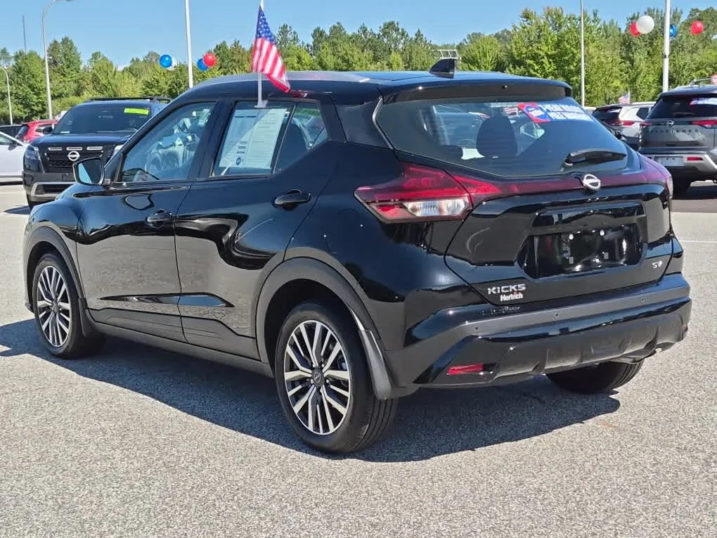 Used 2023 Super Black Nissan SV image 4