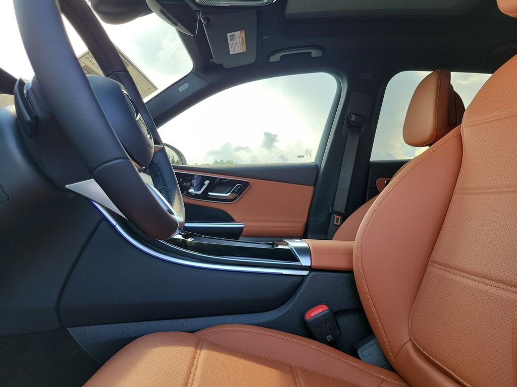 New 2027 Polar White Mercedes-Benz GLC 300 image 19