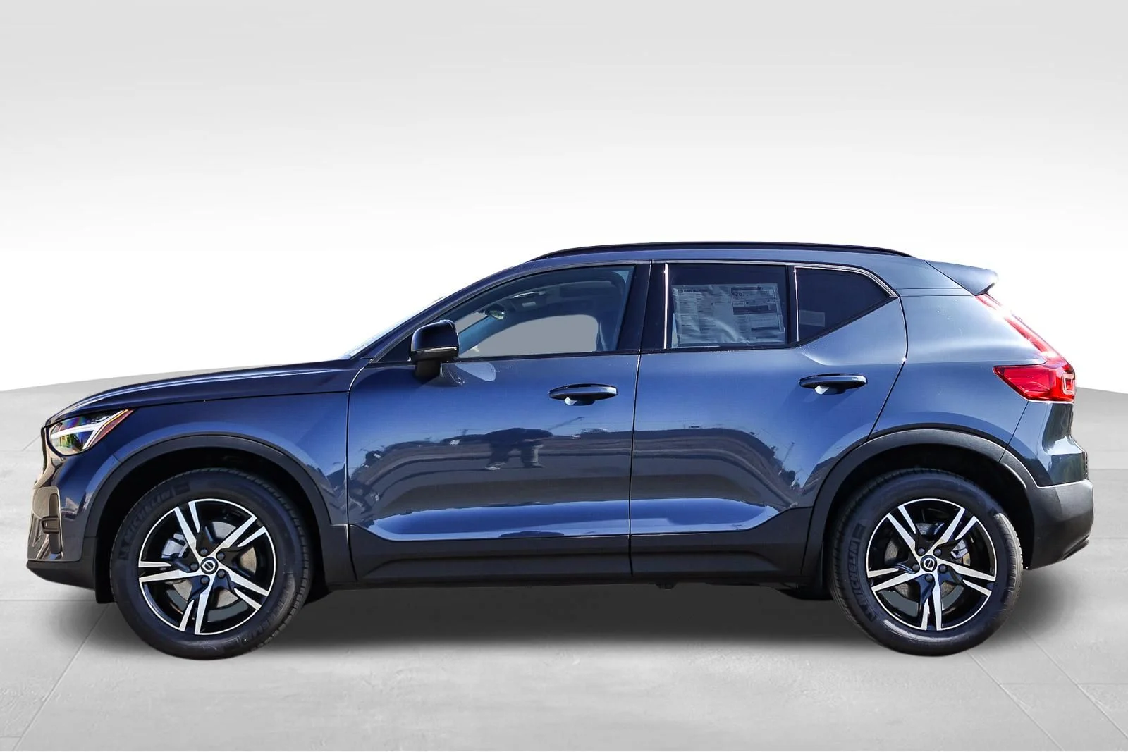 2026 Volvo XC40 Core - Photo 9