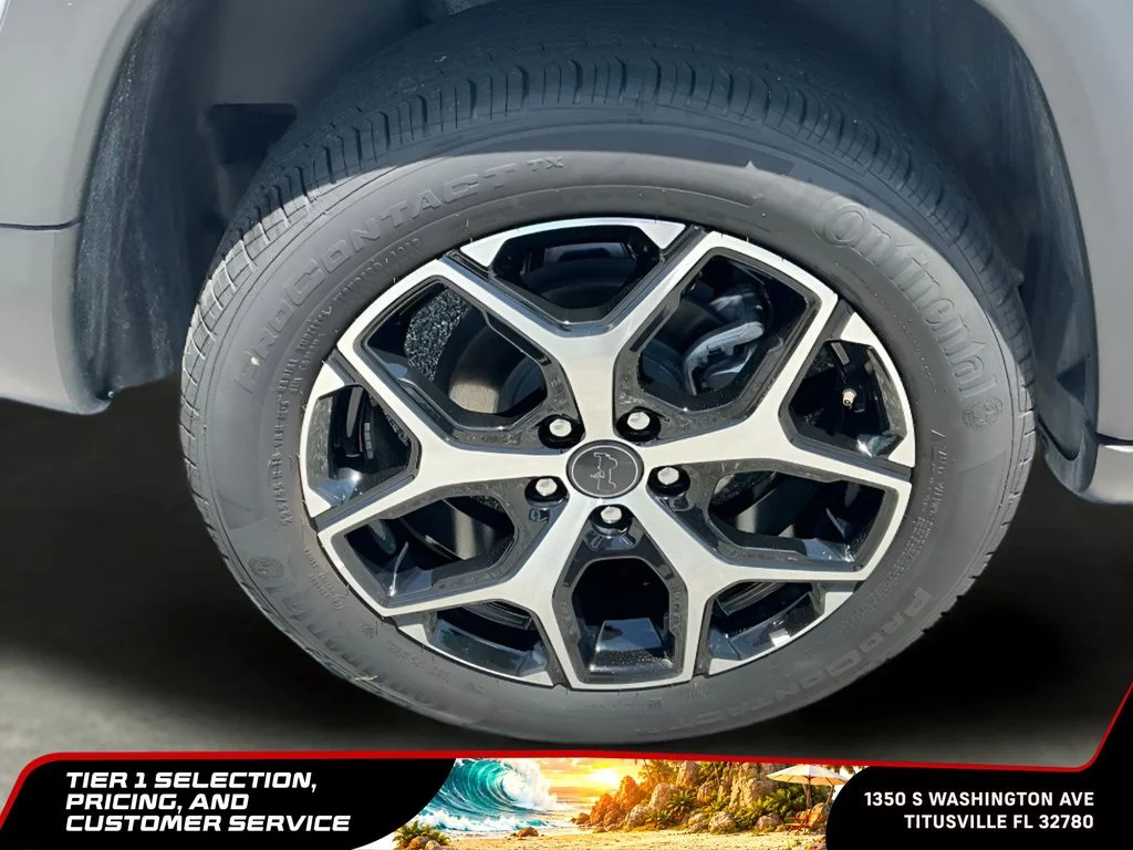 Used 2025 Silver Jeep Limited image 33
