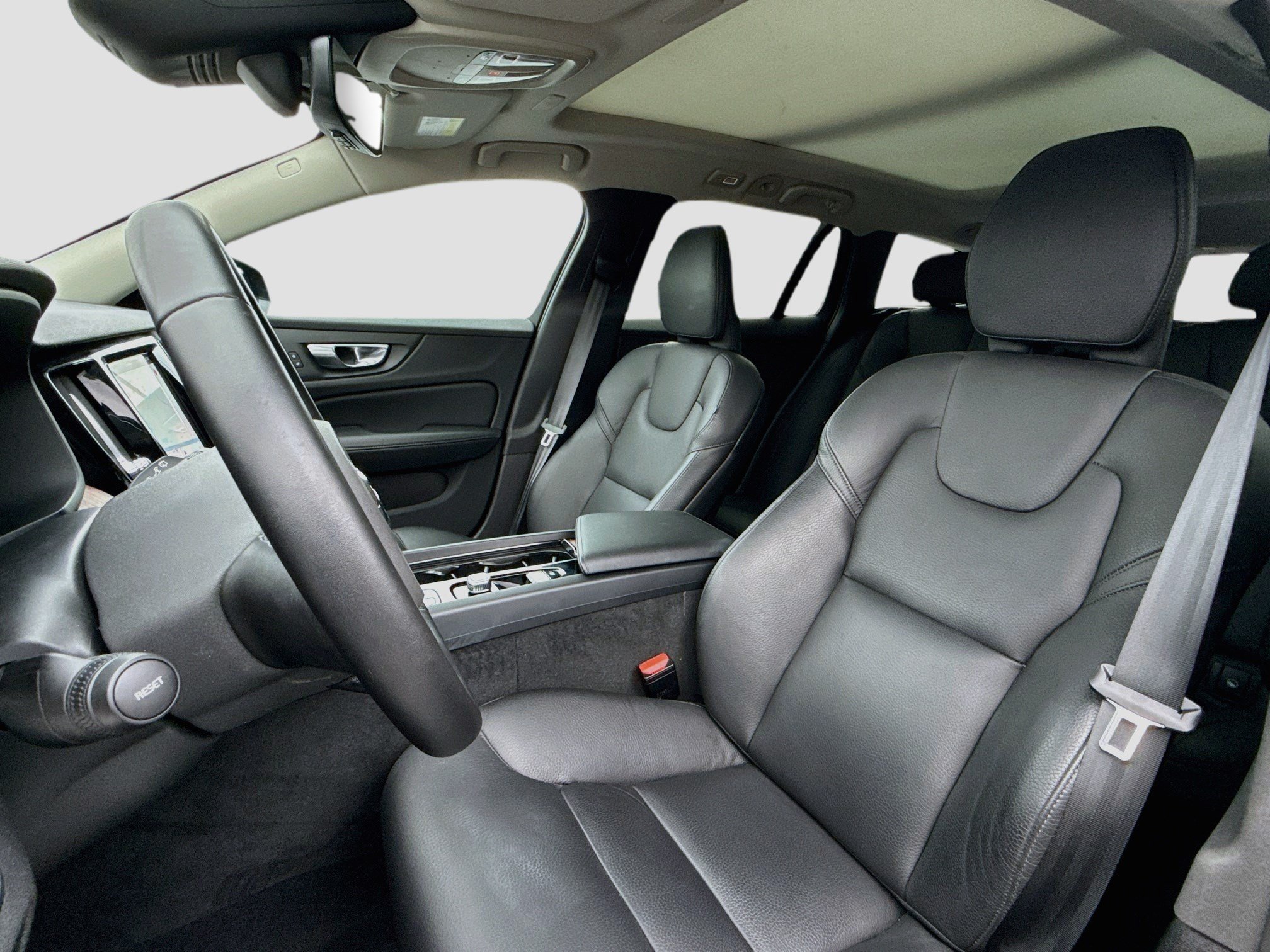 Used 2025 Onyx Black Metallic Volvo Plus image 11