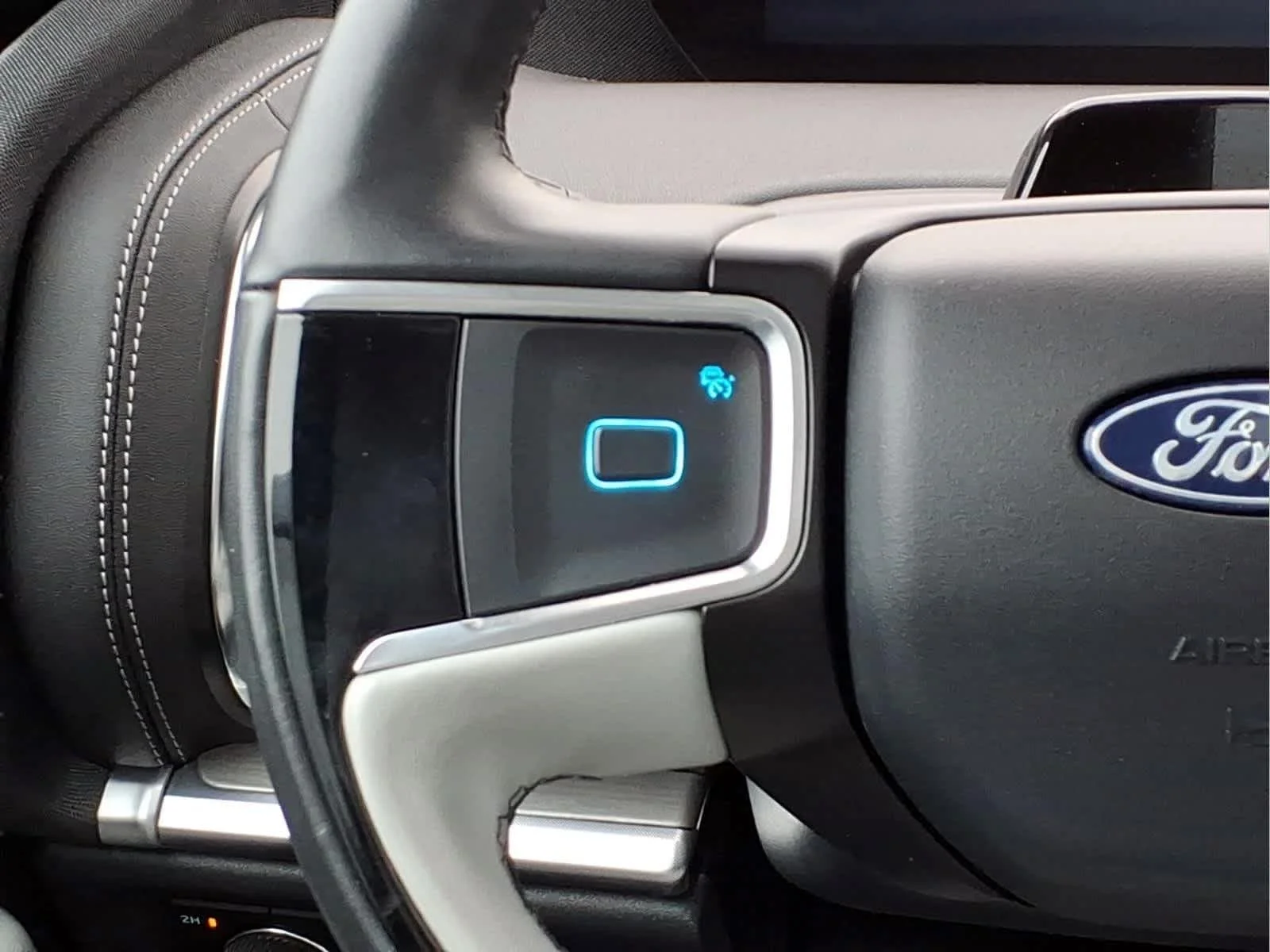 Used 2025 Stone Blue Metallic Ford Platinum image 22
