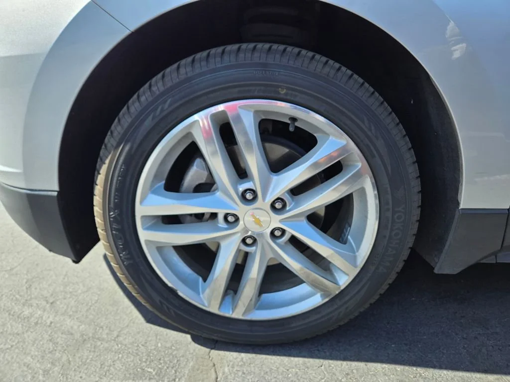 Used 2019 SILVER ICE METALLIC Chevrolet Premier image 3