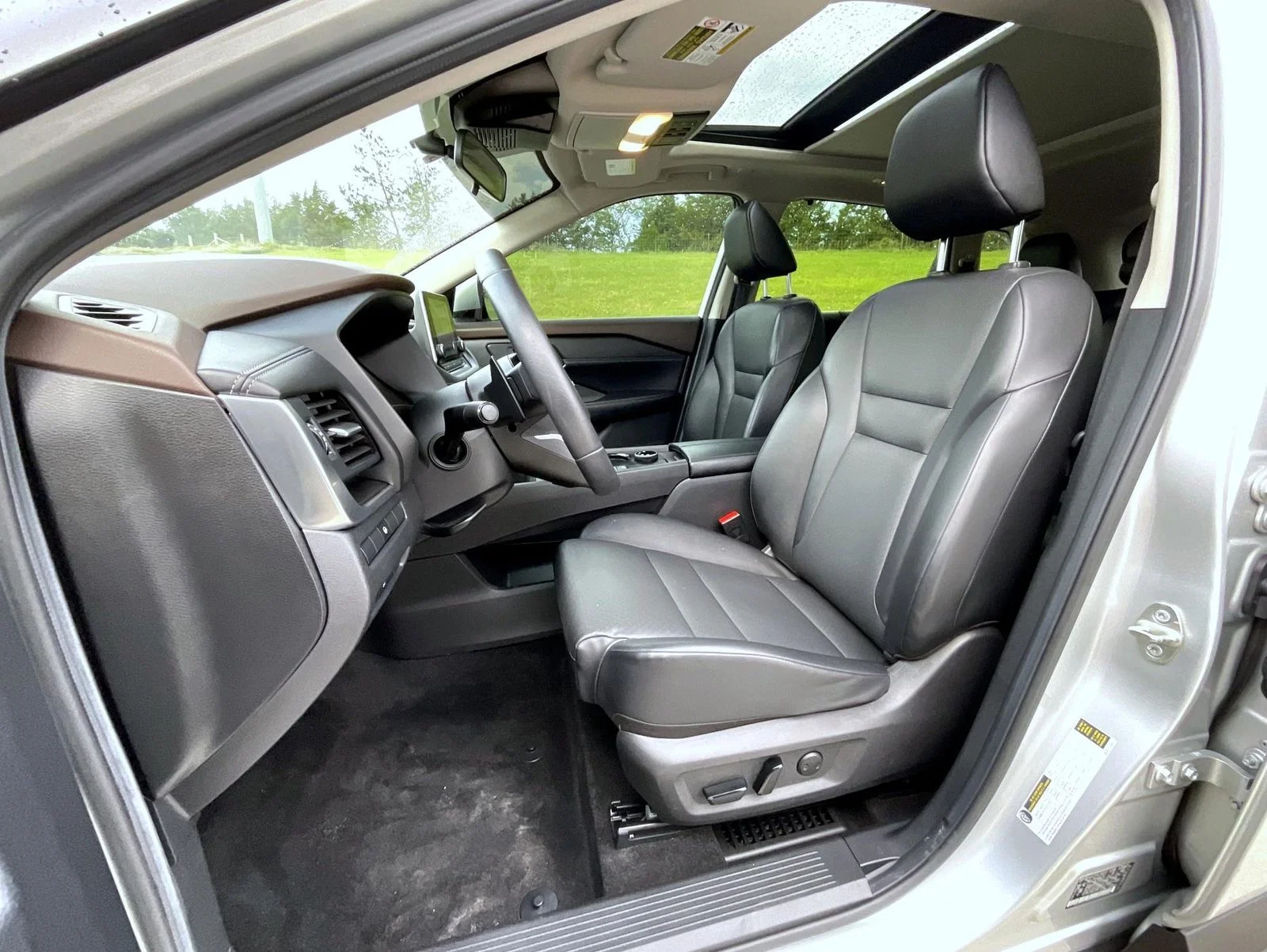 Used 2023 Silver Nissan SV image 11