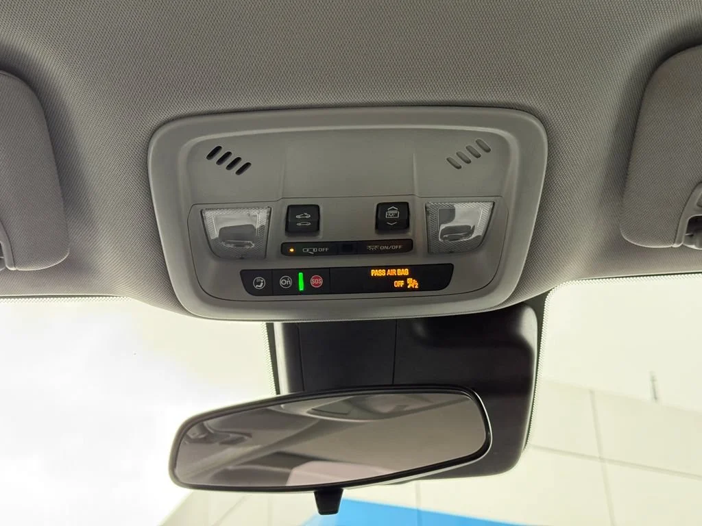 Used 2024 Summit White Chevrolet 1LT image 21