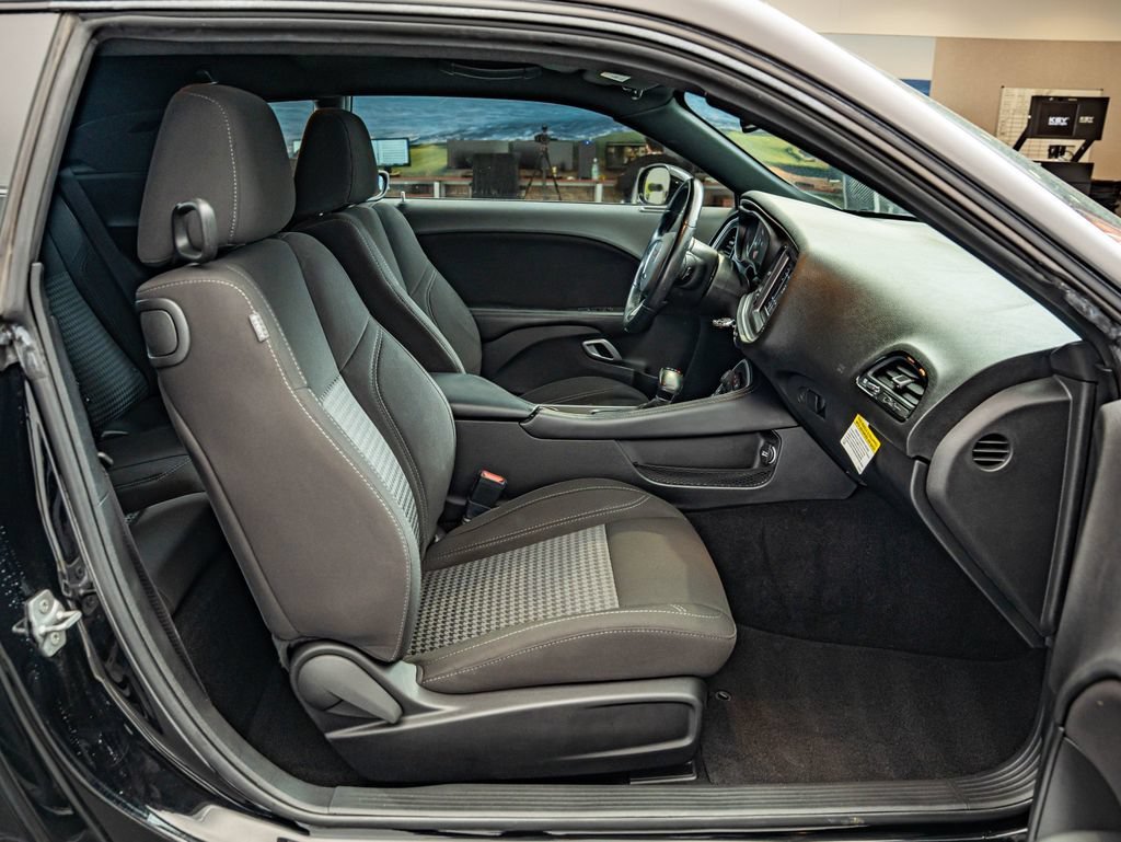 Used 2021 Pitch Black Clearcoat Dodge SXT image 34