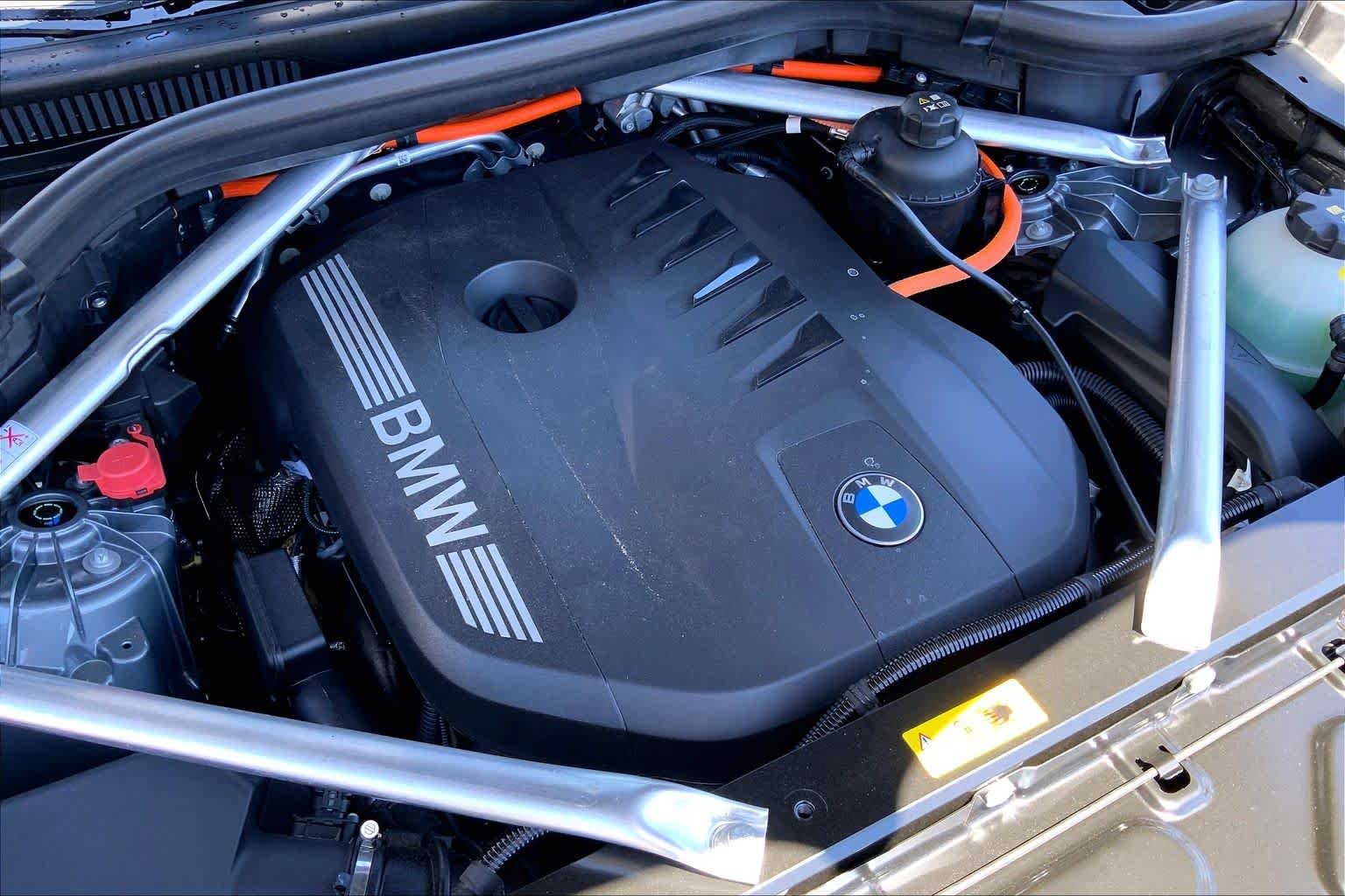 New 2026 Skyscraper Grey Metallic BMW xDrive50e image 17