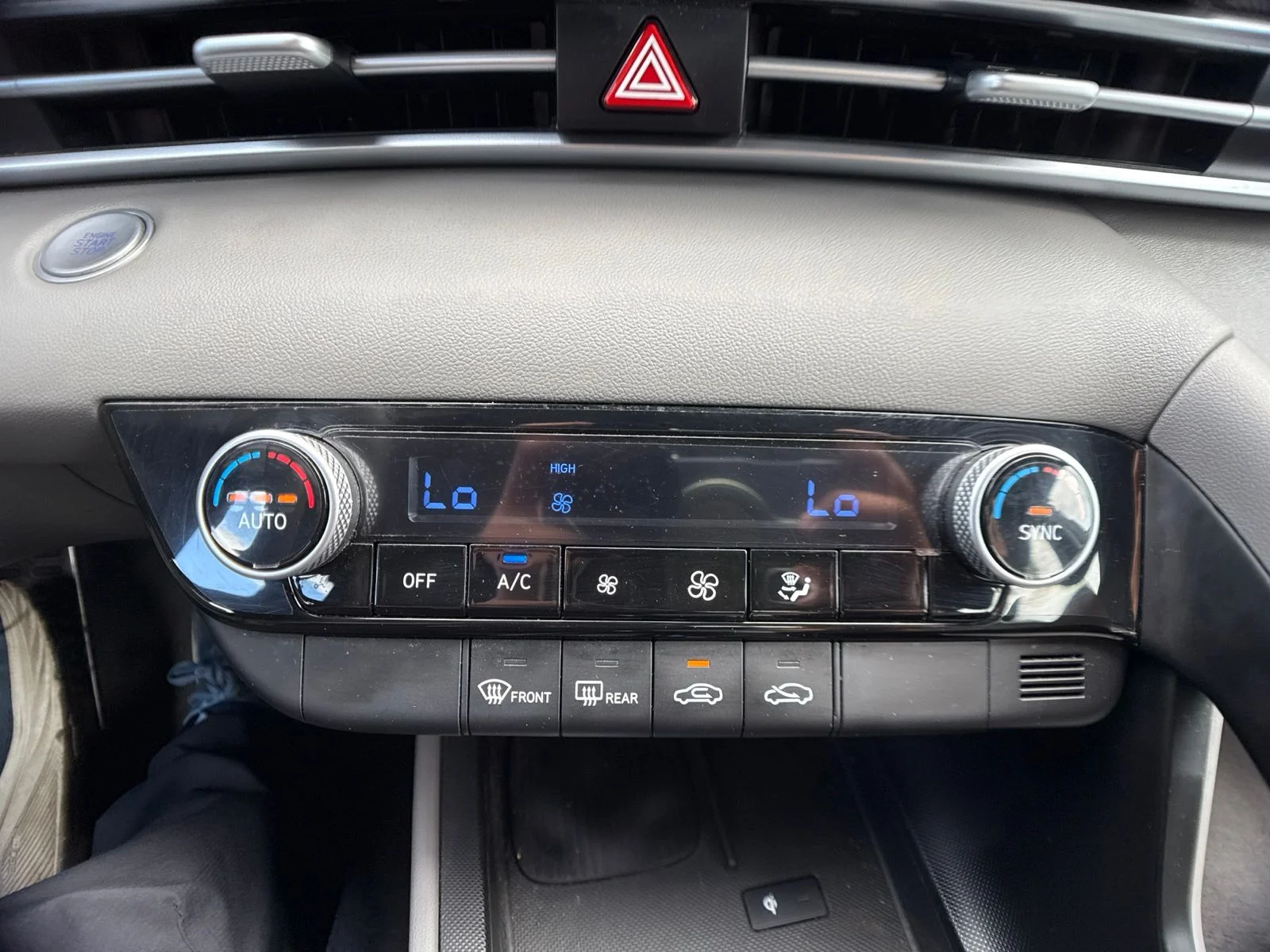 Used 2025 Gray Hyundai SEL Sport image 23
