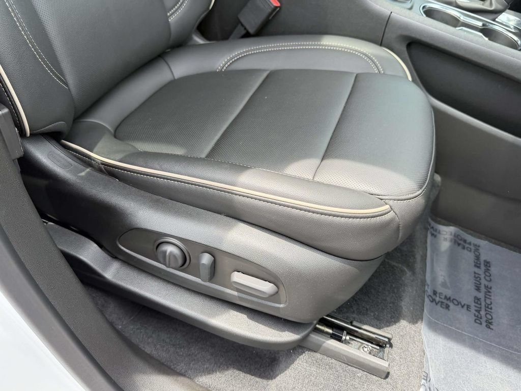 Used 2023 Iridescent Pearl Tricoat Chevrolet Premier image 11