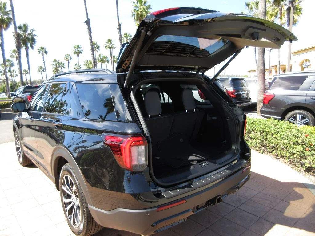 New 2026 Agate Black Metallic Ford ST-Line image 26
