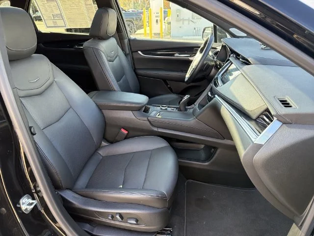 Used 2025 Black Cadillac Premium Luxury image 34
