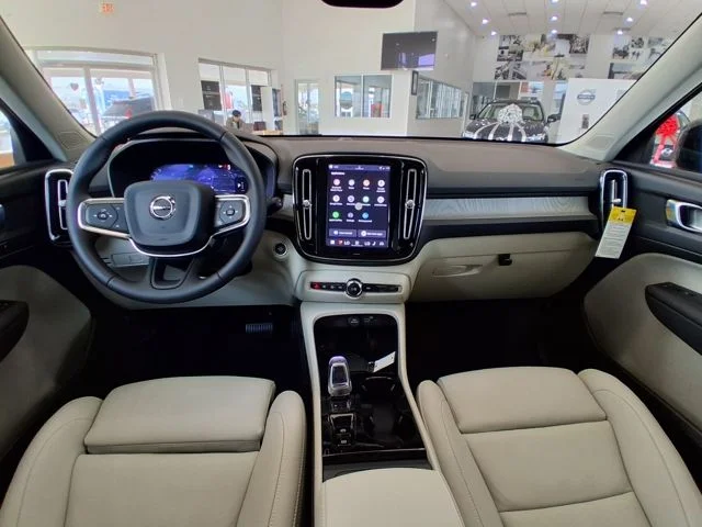 2026 Volvo XC40 Plus - Photo 13