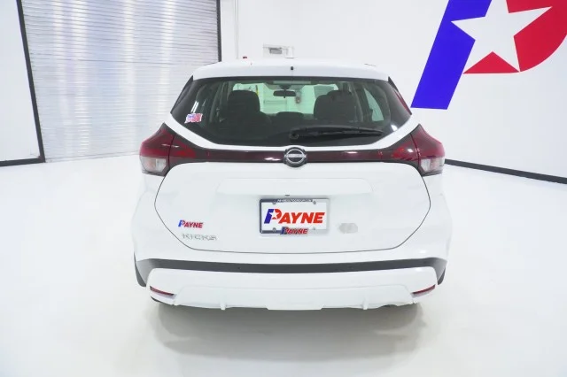 Used 2025  Nissan S image 7