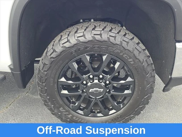 Used 2025 White Chevrolet LTZ image 32