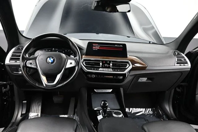 Used 2022 Black BMW xDrive30i image 16