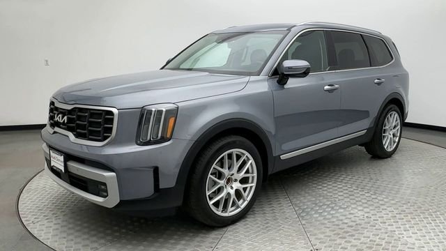 Used 2025 Silver Kia SX image 4
