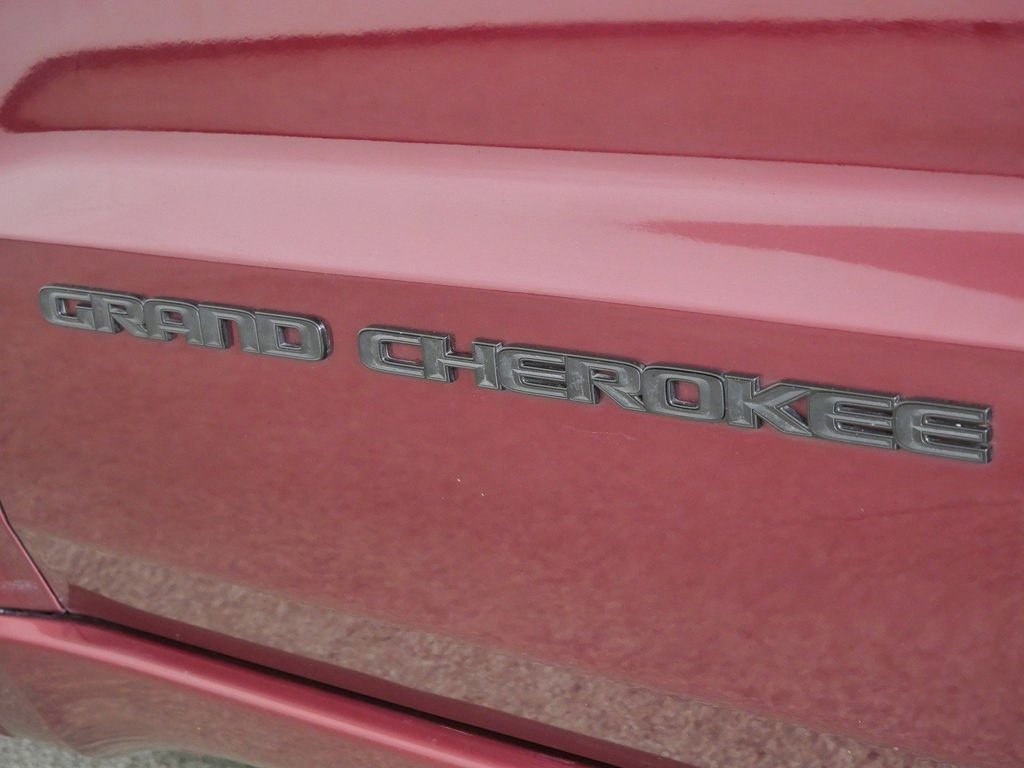 Used 2017 Red Jeep Altitude image 13