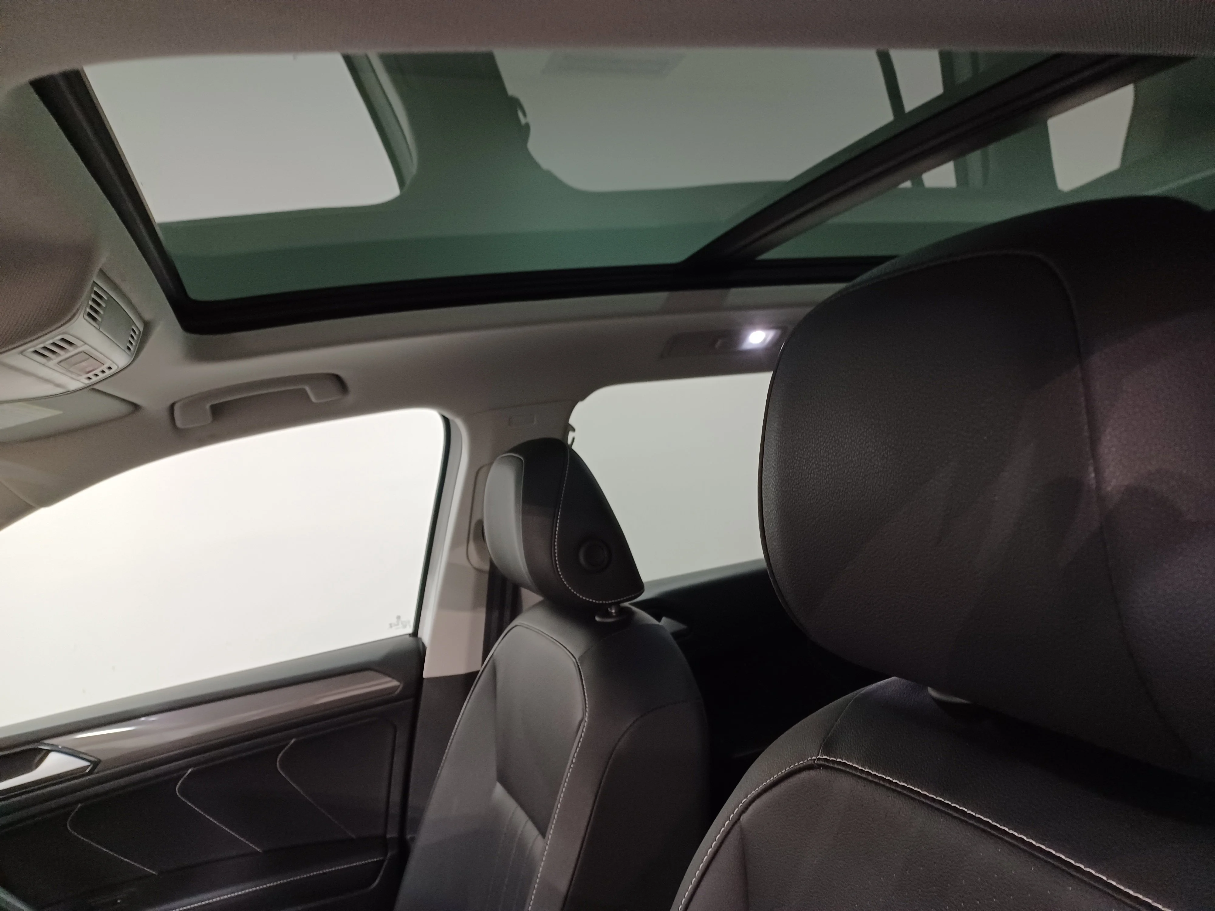 Certified Used 2024 Pure White Volkswagen Comfortline 4Motion*Adapt Cruise | Remote Start | Htd Lthr & Wheel | Pano Roof | Blind Spot Detect image 12