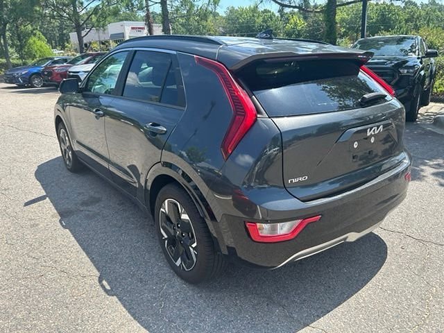 Used 2024 Gray Kia Wind image 5