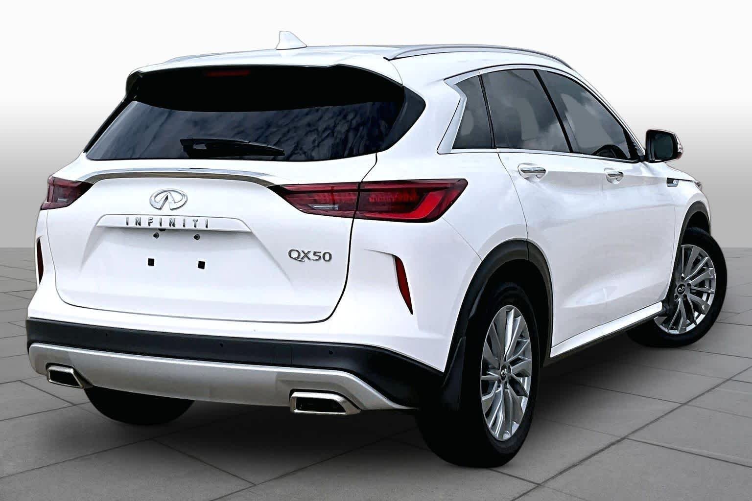 Used 2023 Lunar White INFINITI LUXE image 13