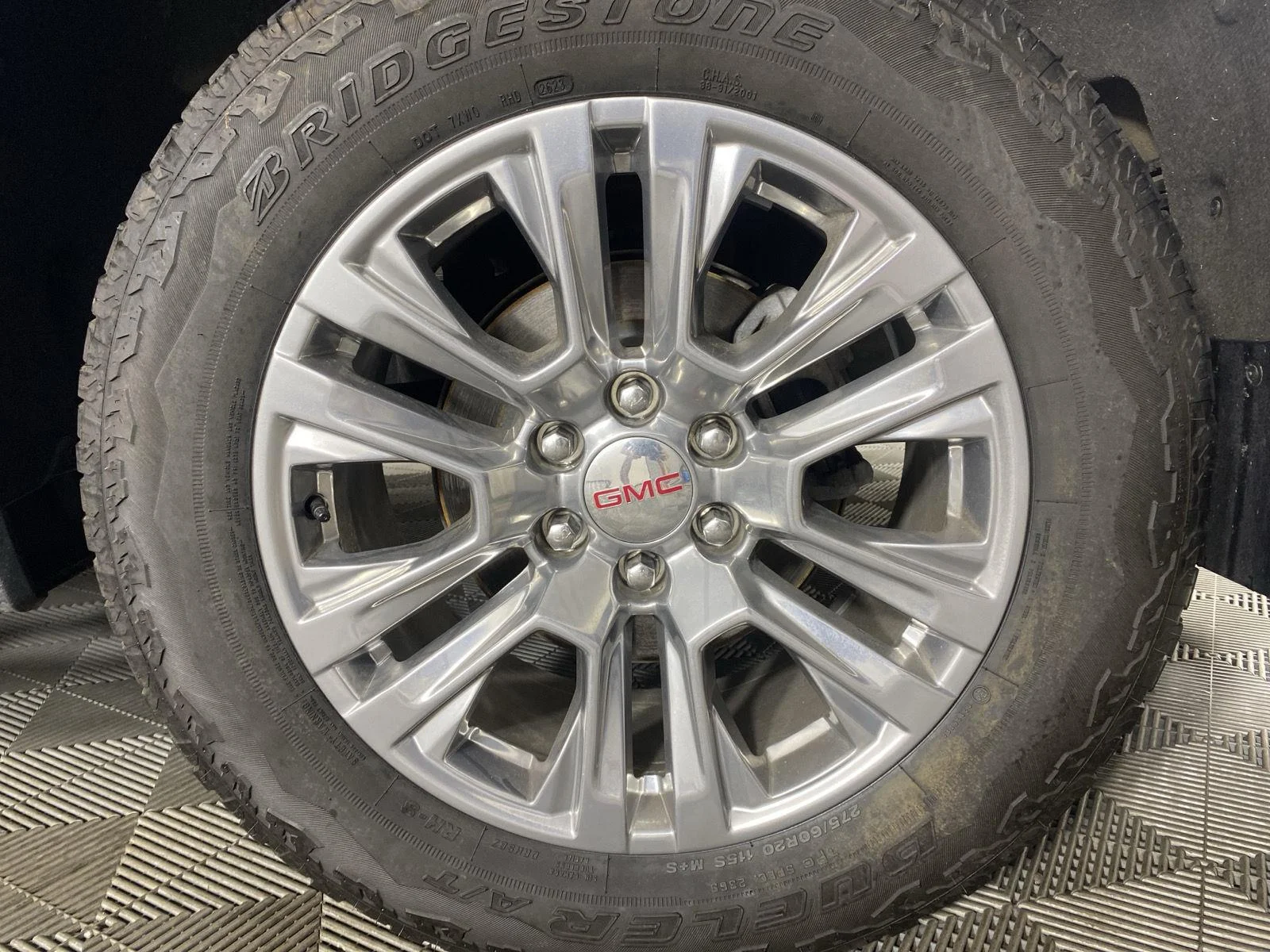 Used 2024 Metallic GMC Denali image 9