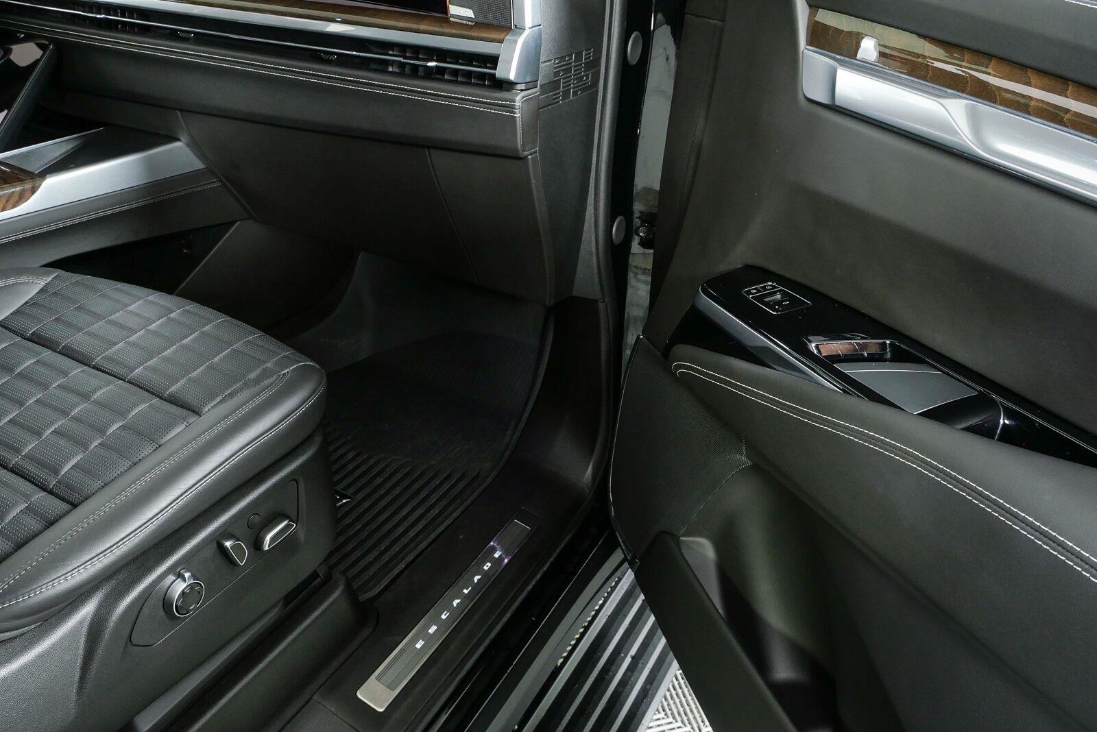 Used 2025 Black Raven Cadillac Sport Platinum image 27