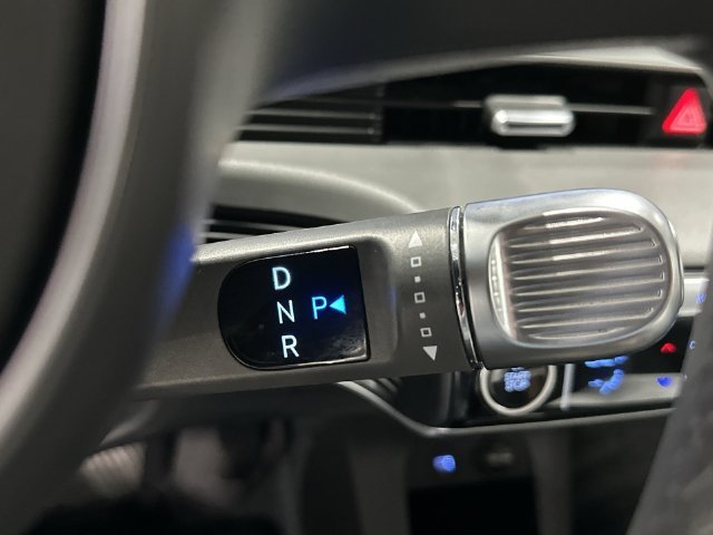 Certified Used 2023 Teal Hyundai SE image 27