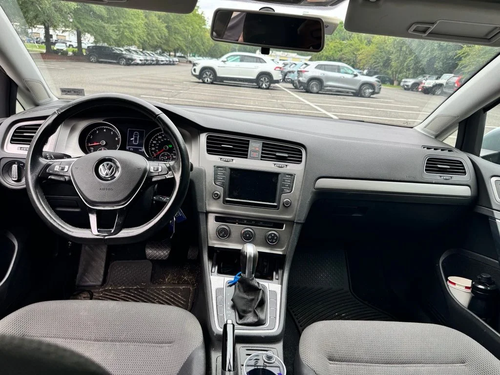Used 2017 Silver Volkswagen  image 11