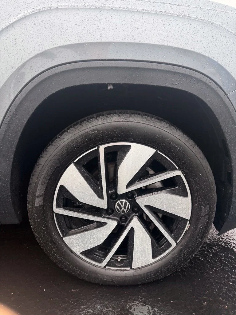 Used 2025 Gray Volkswagen 2.0T SE w/Technology image 22