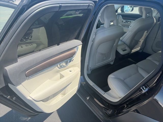 Used 2018  Volvo T6INSCRIPT image 15