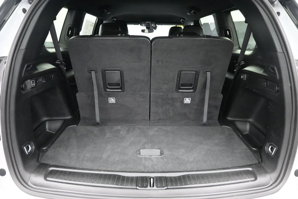 Used 2023 Silver Jeep Altitude image 13