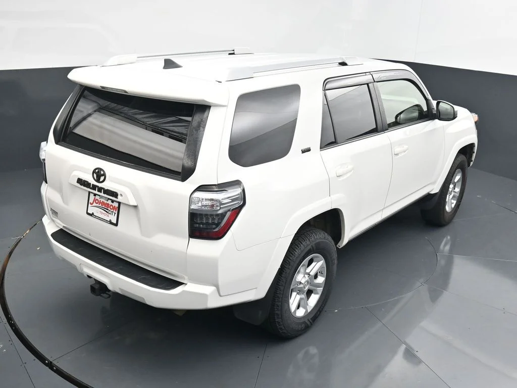 Used 2018 White Toyota SR5 image 25