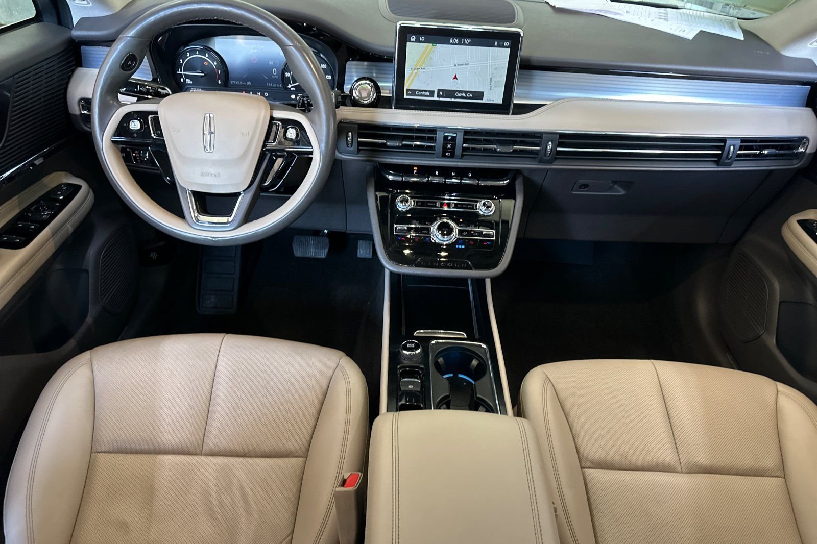 Used 2022 White Lincoln Standard image 13