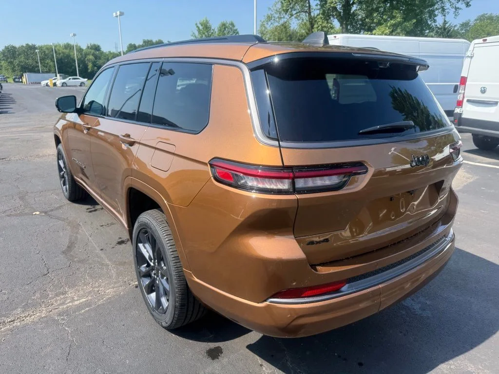 New 2026 Copper Shino Metallic Clear-Coat Exterior Paint Jeep Limited Reserve image 6