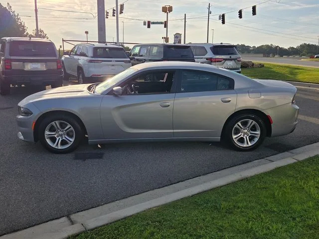 Used 2015 Silver Dodge SE image 4