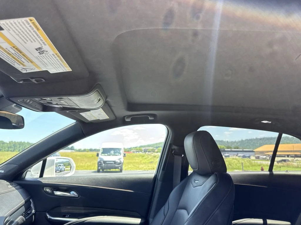 Used 2019 White Cadillac Sport image 22