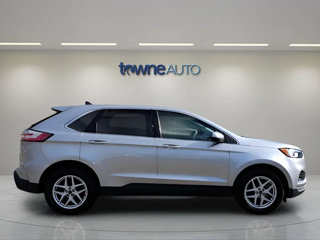 Used 2022 Silver Ford SEL image 6