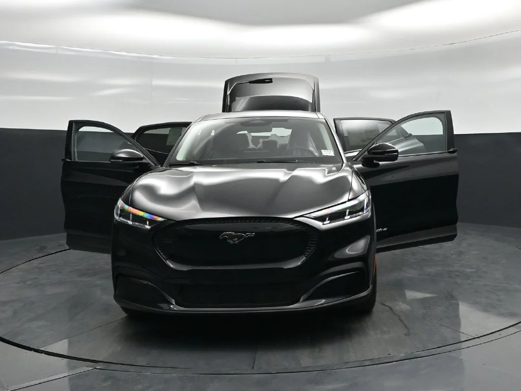 New 2026 Shadow Black Ford Select image 25