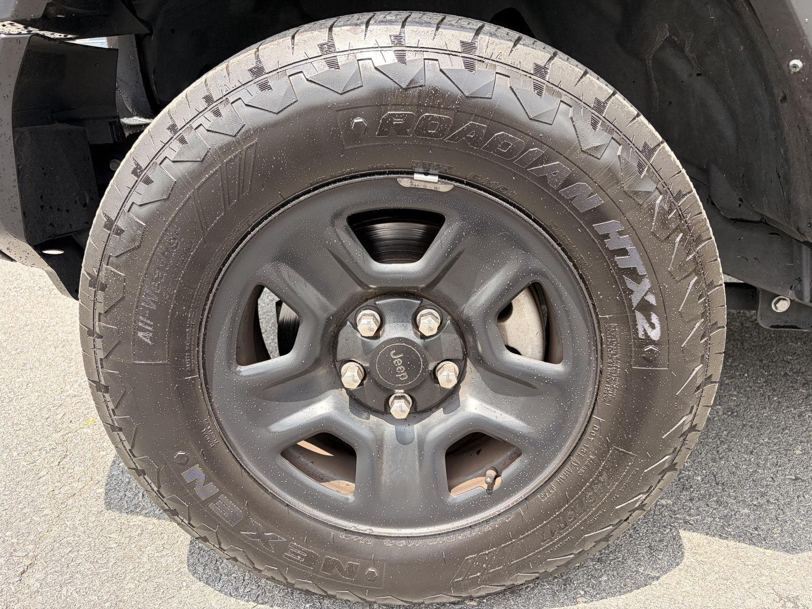 Used 2022 Granite Crystal Metallic Clearcoat Jeep Unlimited Sport image 7