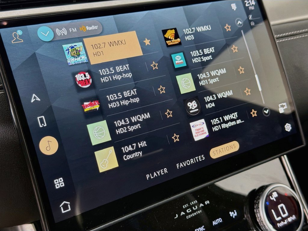 Used 2024 White Jaguar R-Dynamic SE image 15