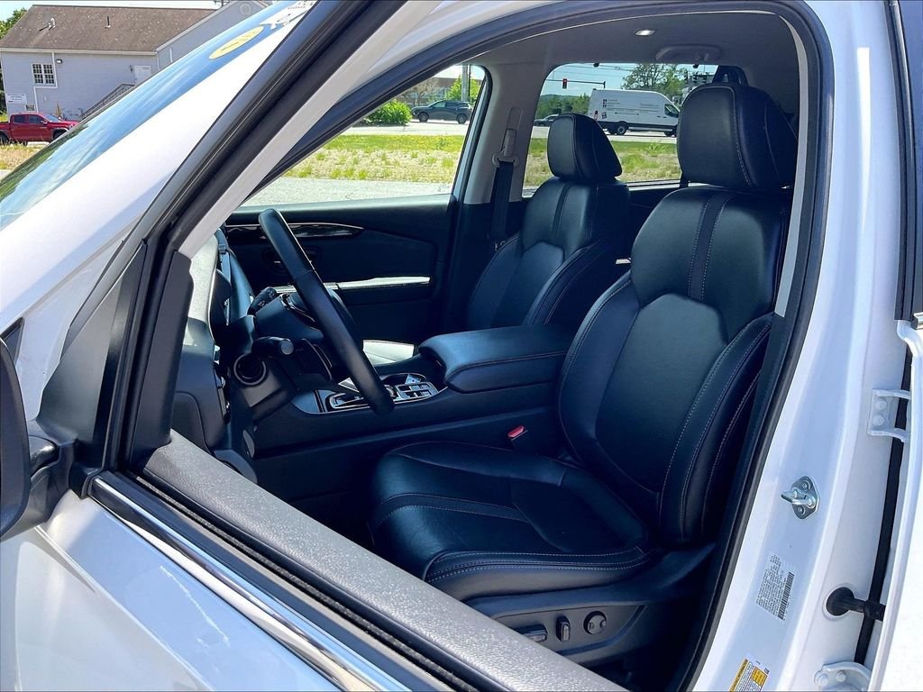 Certified Used 2025 White Honda EX-L image 10