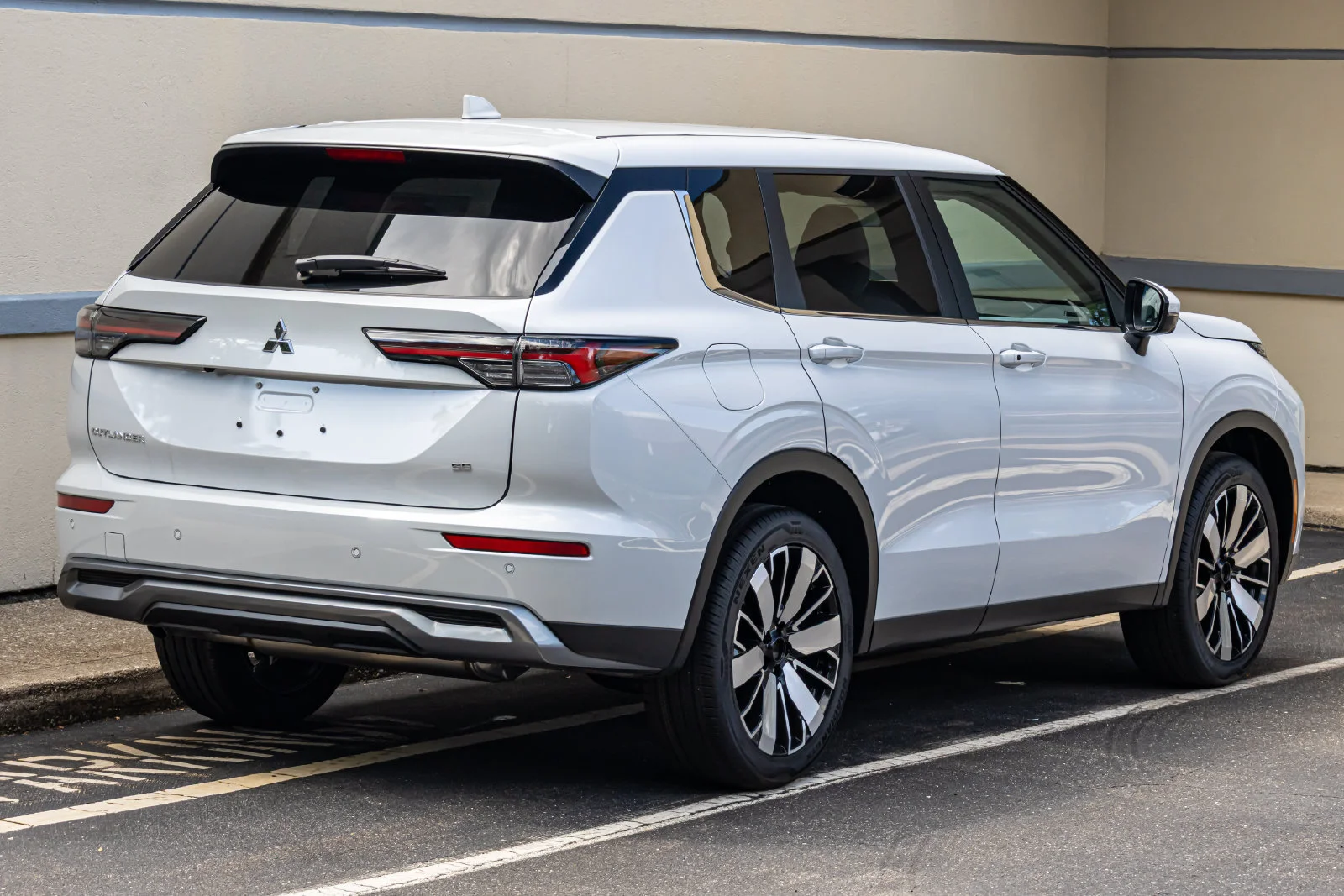 New 2026 White Mitsubishi SE 1.5T 2WD image 10