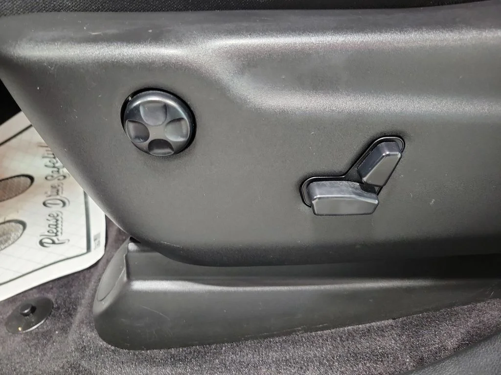 Used 2017 Red Jeep Laredo image 29