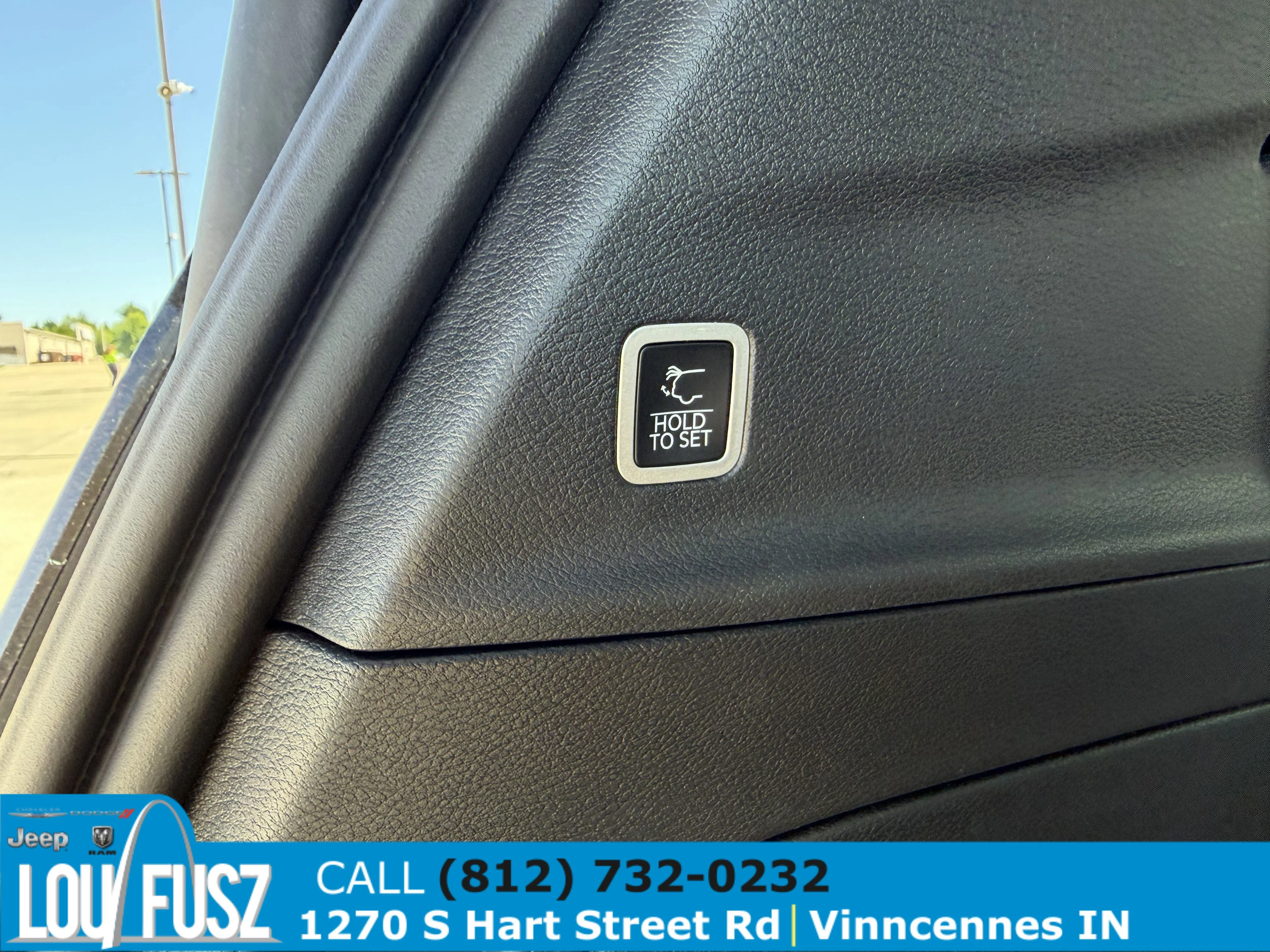 New 2027 Diamond Black Crystal Pearl-Coat Exterior Paint Chrysler Limited image 12
